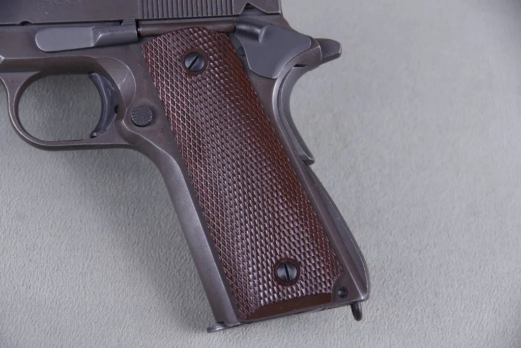 M1911A1 Sem-automatic pistol